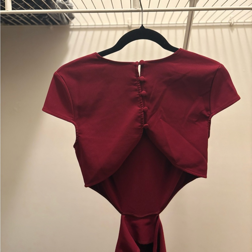 Lulus Burgundy Open-Back Maxi Gown – NWOT, Elegant Slit, Never Worn - Picture 9 of 10